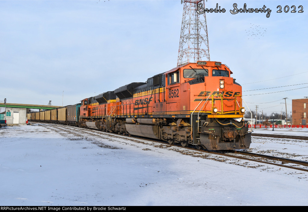 BNSF 8562